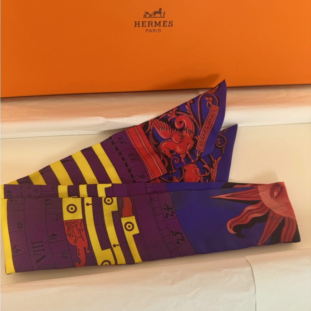 Hermès Twilly Scarf Astrologie Nouvelle Zodiac Print with Box Rare AUTHENTIC